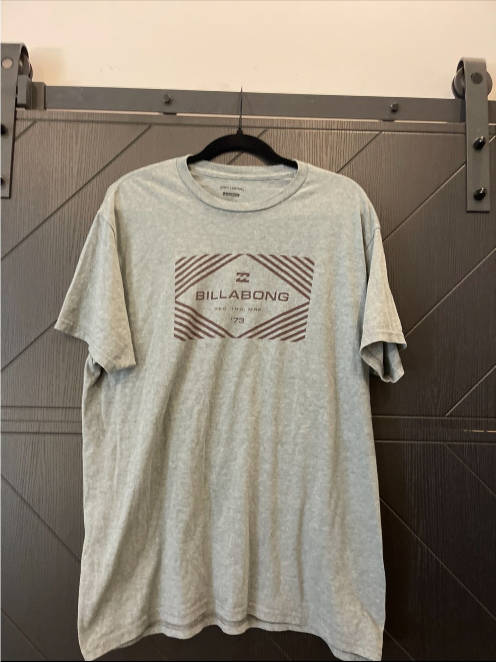 Billabong Light Gray Short Sleeve Logo Tee Size: XL GENTLY WORN